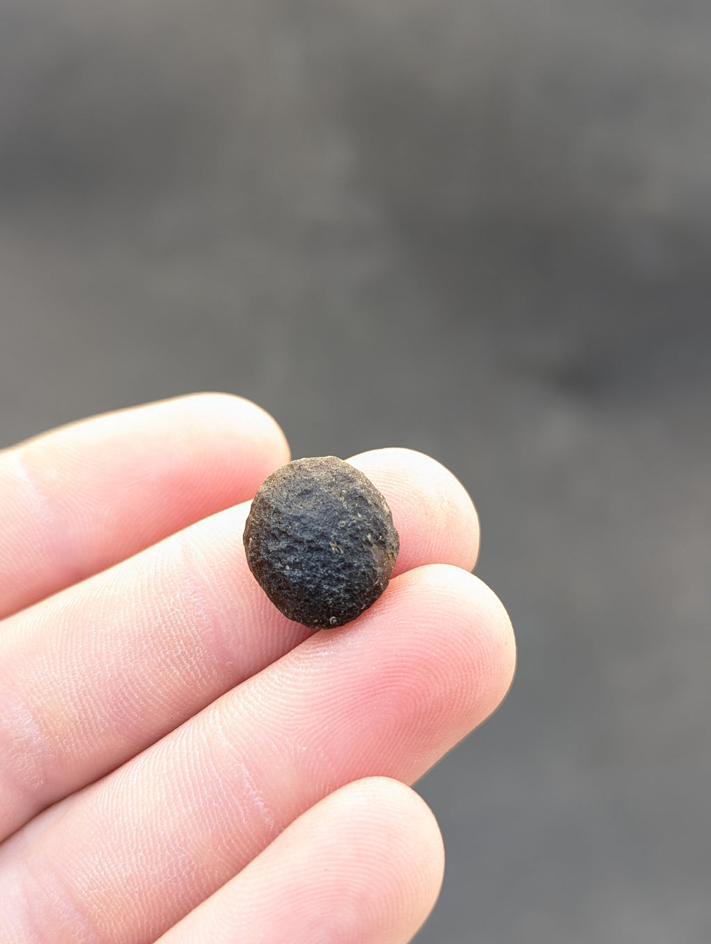Moravian Moldavite – Slavětice | 2.36 g | Disk with Open Bubble