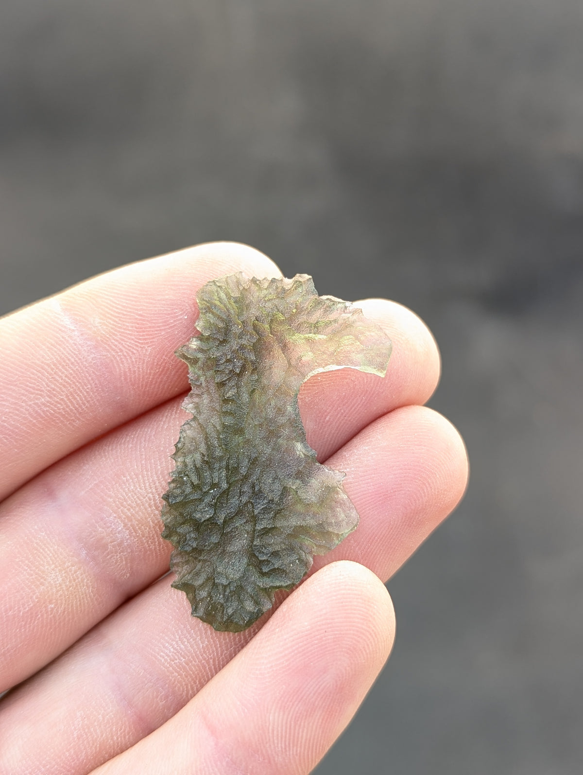 Bohemian Moldavite – Dobrkovská Lhotka | 4.16 g | Apple Green Ringing Specimen