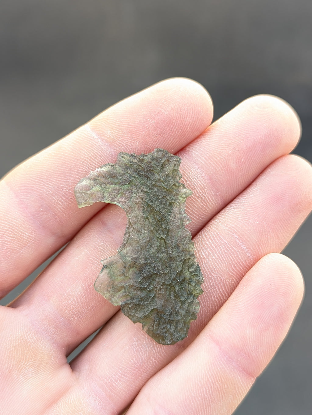 Bohemian Moldavite – Dobrkovská Lhotka | 4.16 g | Apple Green Ringing Specimen