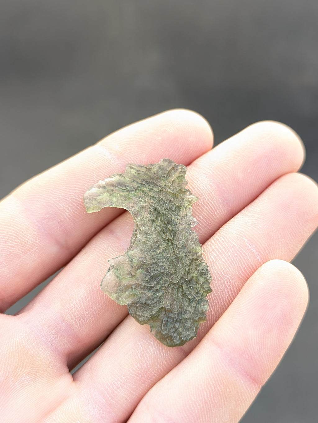 Bohemian Moldavite – Dobrkovská Lhotka | 4.16 g | Apple Green Ringing Specimen