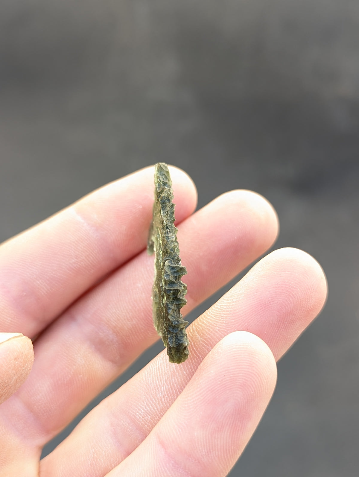 Bohemian Moldavite – Dobrkovská Lhotka | 4.16 g | Apple Green Ringing Specimen