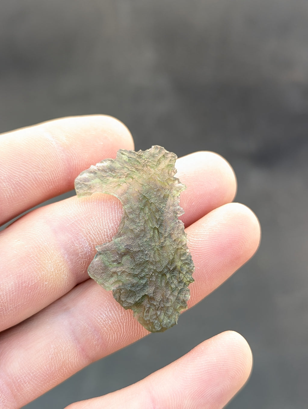 Bohemian Moldavite – Dobrkovská Lhotka | 4.16 g | Apple Green Ringing Specimen