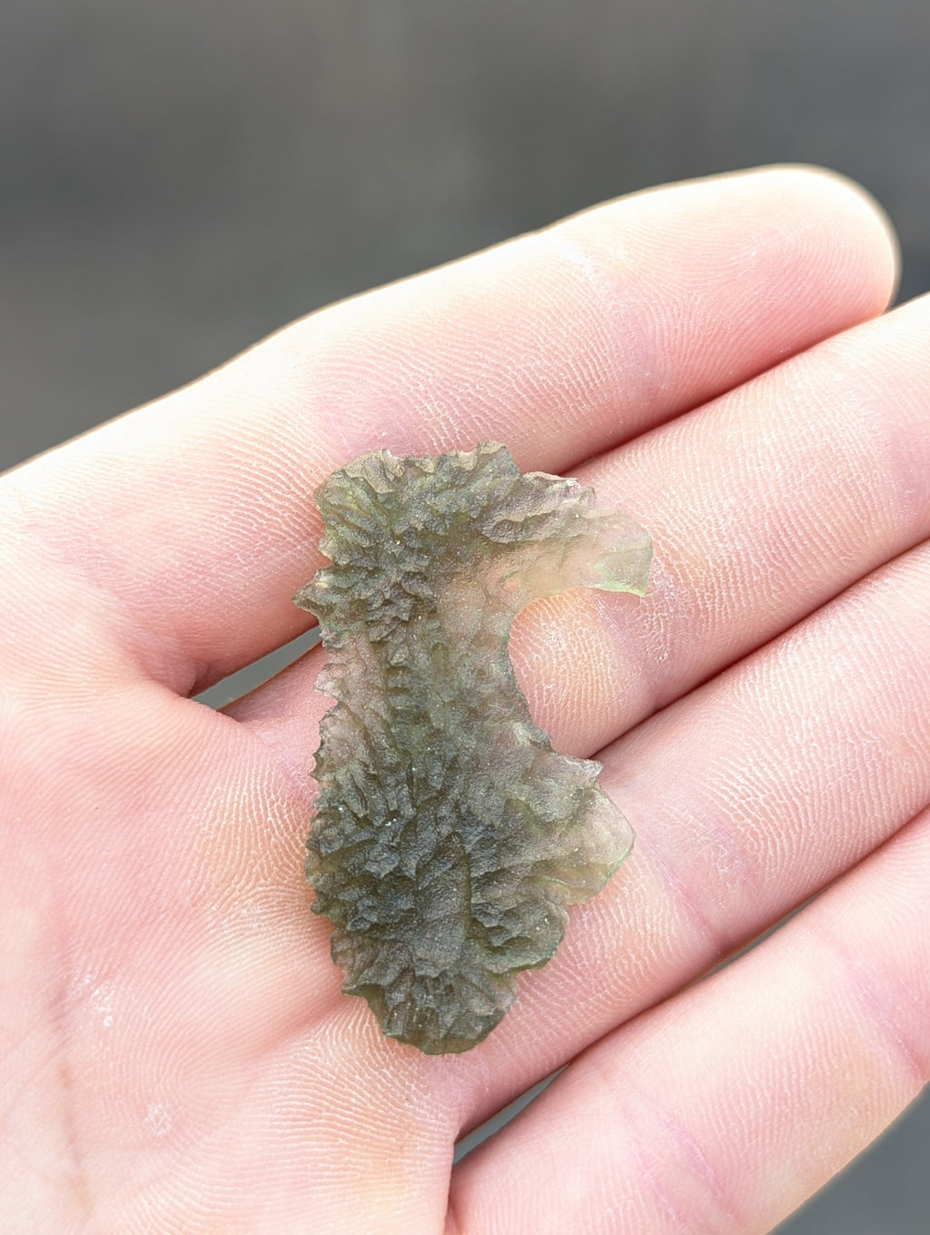 Bohemian Moldavite – Dobrkovská Lhotka | 4.16 g | Apple Green Ringing Specimen