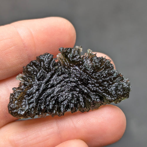 Bohemian Moldavite – Dobrkovská Lhotka–Parýz | 7.96 g | Collector-Grade Specimen